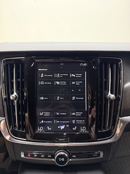 Volvo V90 Cross Country 9 of 12