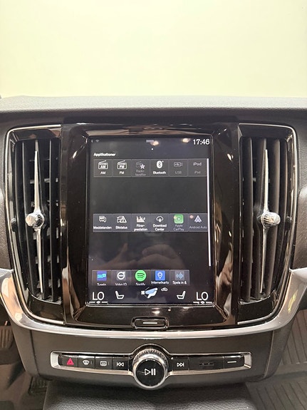 Volvo V90 Cross Country 11 of 12