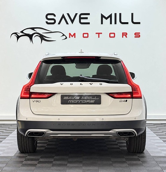 Volvo V90 Cross Country 3 of 12