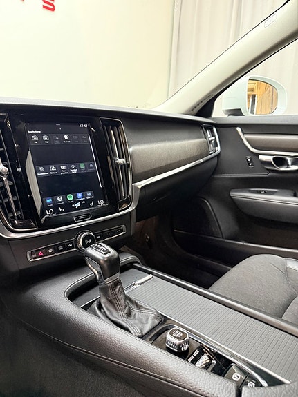 Volvo V90 Cross Country 8 of 12