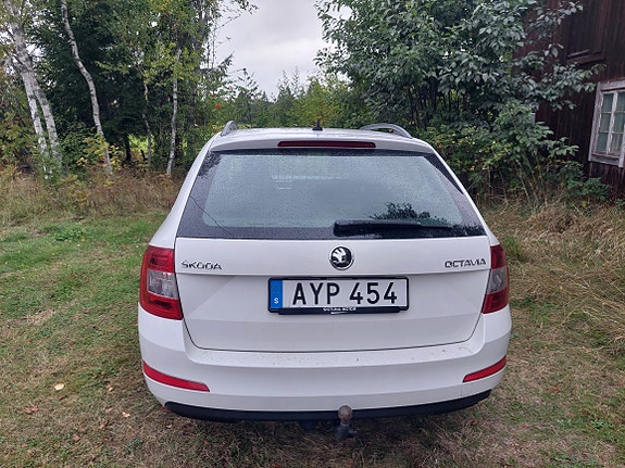 Skoda Octavia 2 of 5