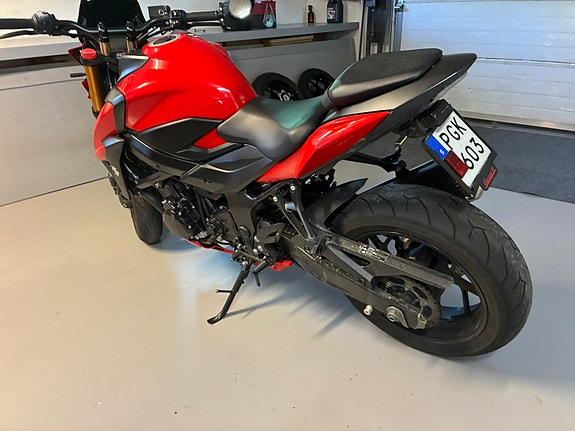 Suzuki GSX-S750 2 of 11