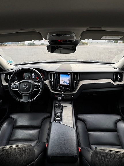 Volvo XC60 2 of 7