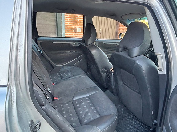 Volvo V70 7 of 10