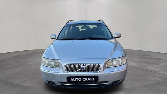 Volvo V70 2 of 10