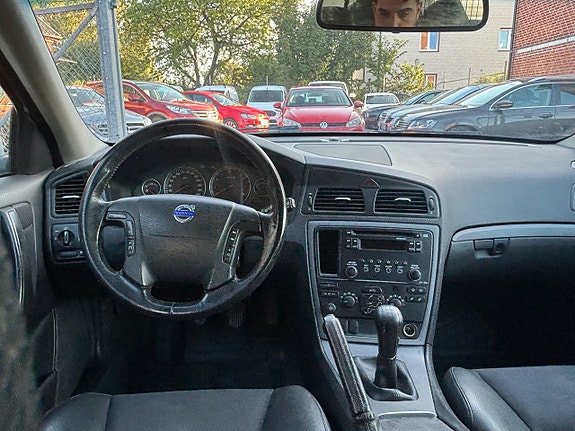 Volvo V70 8 of 10