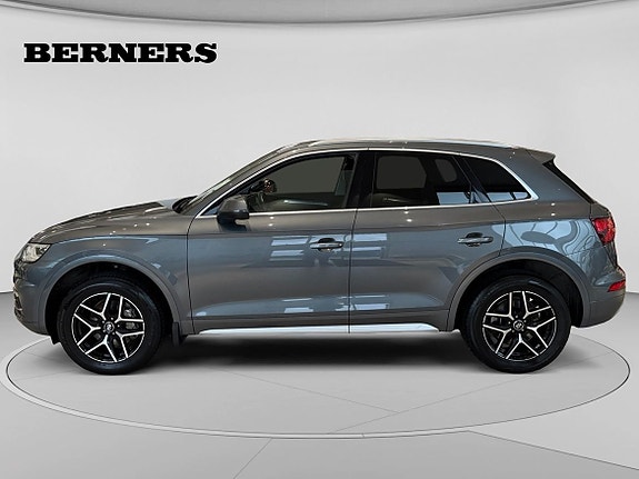 Audi Q5 2 of 12