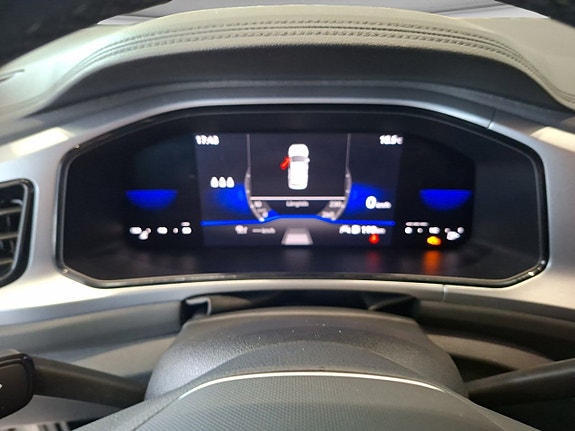 Volkswagen T-Roc 8 of 15