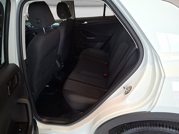 Volkswagen T-Roc 13 of 15