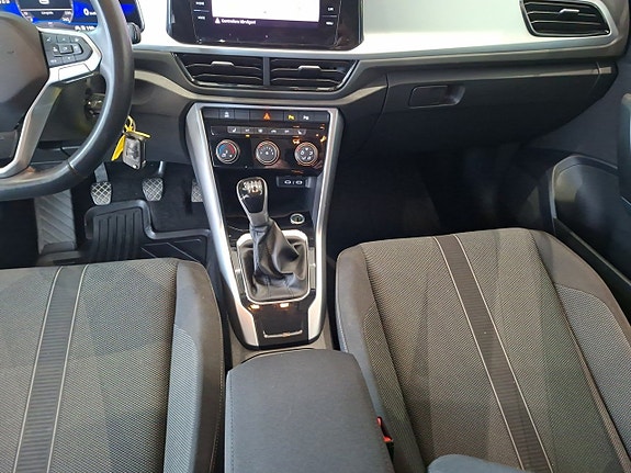 Volkswagen T-Roc 11 of 15