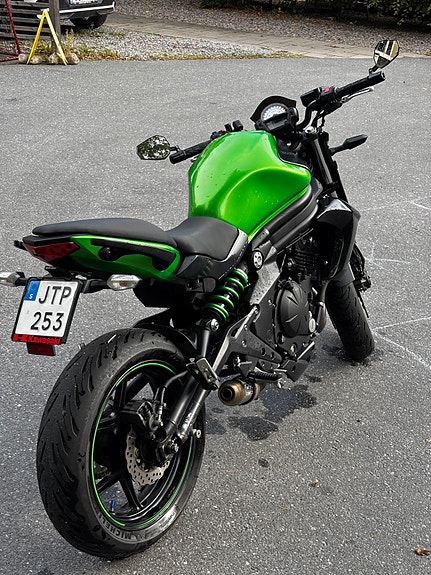 Kawasaki Ninja ER-6n 2 of 6
