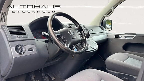 Volkswagen Multivan 8 of 18