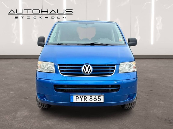 Volkswagen Multivan 2 of 18