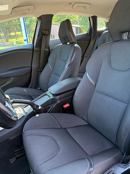 Volvo V40 Cross Country 8 of 10