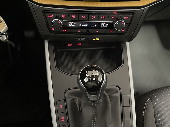 Seat Arona 19 of 19
