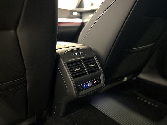Volkswagen Passat 21 of 24