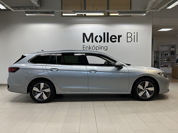 Volkswagen Passat 3 of 24