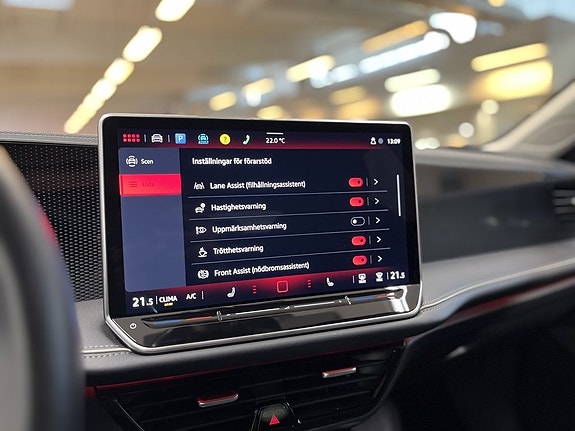Volkswagen Passat 13 of 24