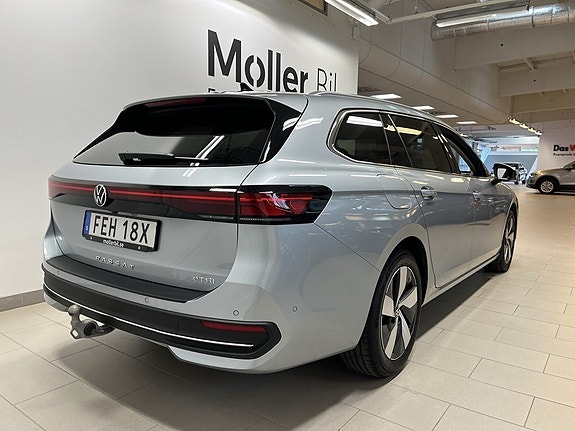 Volkswagen Passat 4 of 24