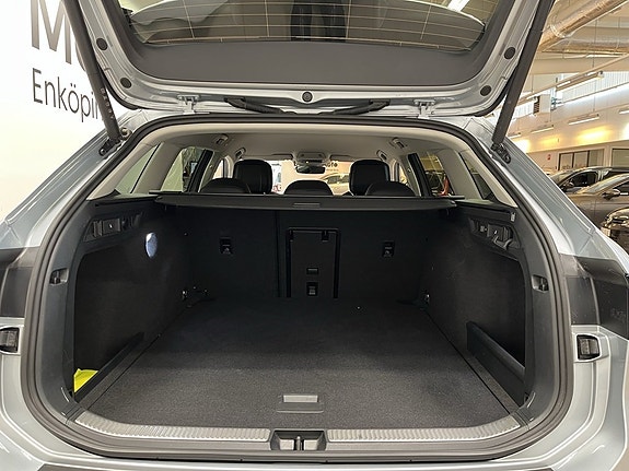 Volkswagen Passat 24 of 24