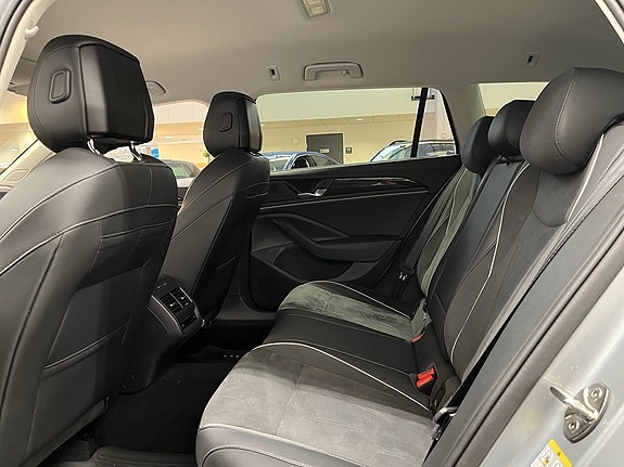 Volkswagen Passat 8 of 24
