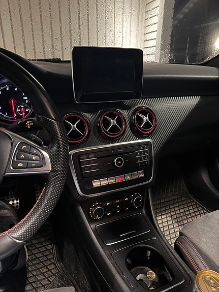 Mercedes-Benz A250 5 of 9
