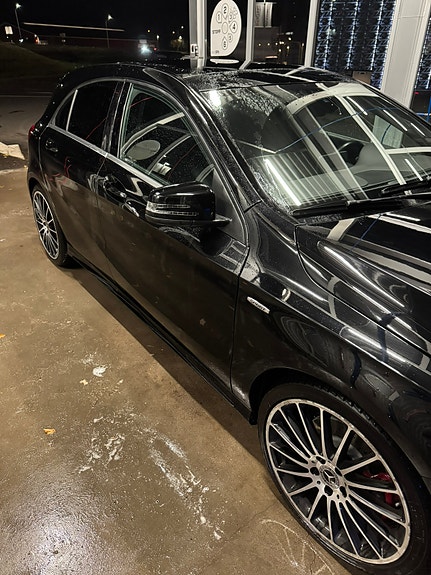 Mercedes-Benz A250 2 of 9