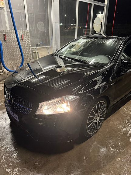 Mercedes-Benz A250 3 of 9