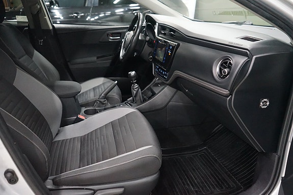 Toyota Auris 6 of 10