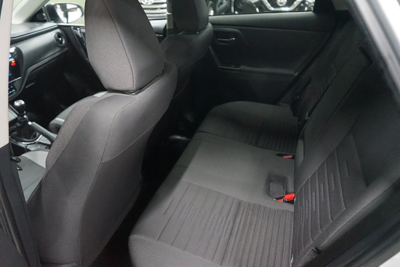 Toyota Auris 7 of 10