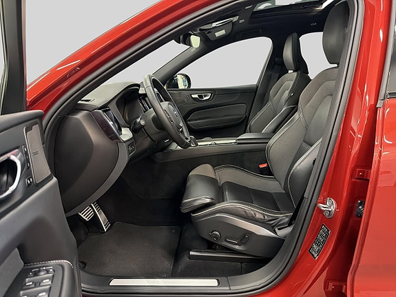 Volvo XC60 8 of 30