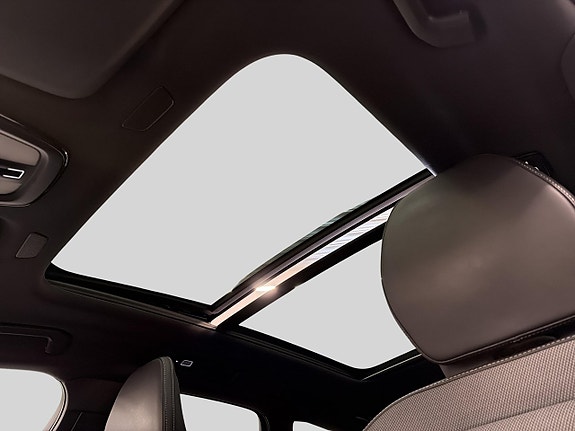 Volvo XC60 13 of 30