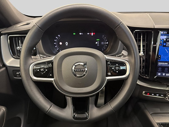 Volvo XC60 11 of 30