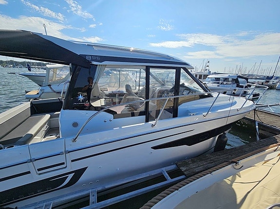 Jeanneau Merry Fisher 895 - 2 X Yamaha F 150 5 of 24