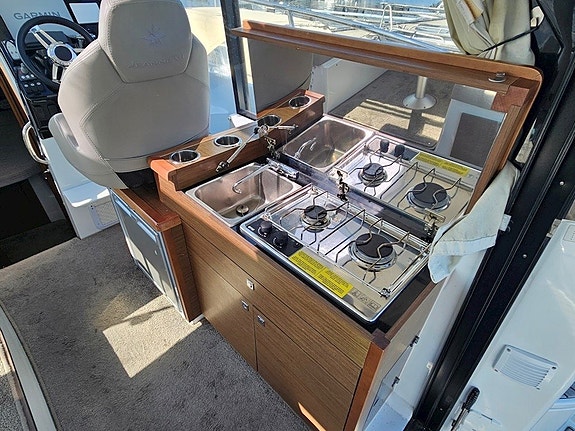 Jeanneau Merry Fisher 895 - 2 X Yamaha F 150 11 of 24