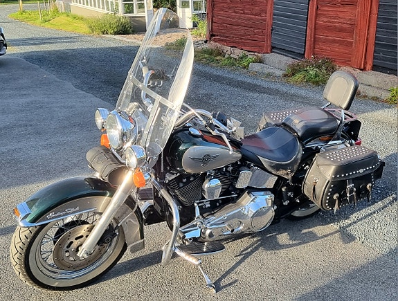 Harley-Davidson Heritage Softail Special 2 of 6
