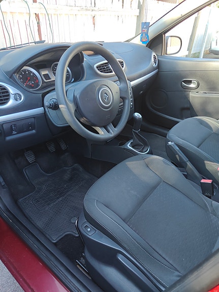 Renault Clio 6 of 10
