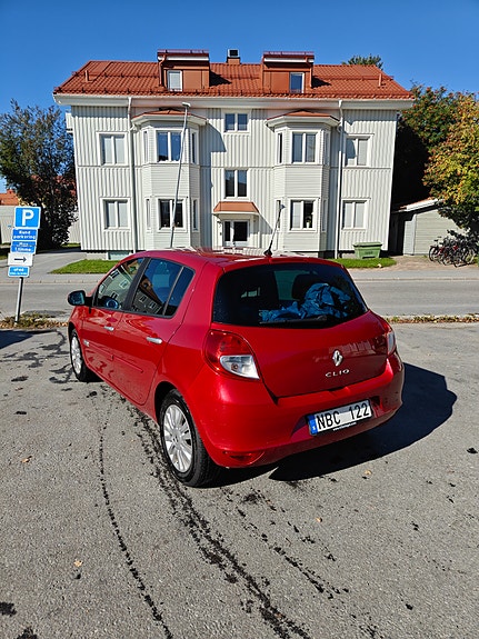 Renault Clio 2 of 10