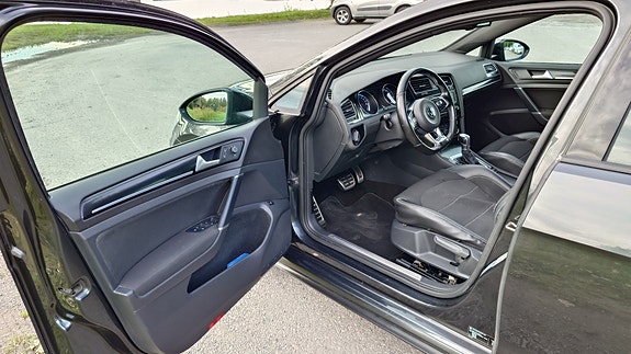 Volkswagen Golf VII 11 of 19