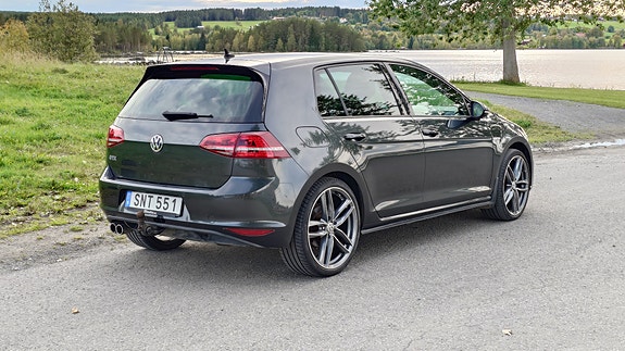 Volkswagen Golf VII 2 of 19