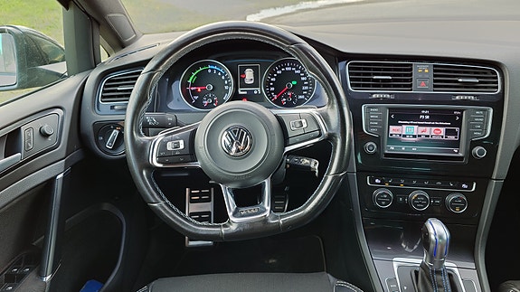Volkswagen Golf VII 10 of 19
