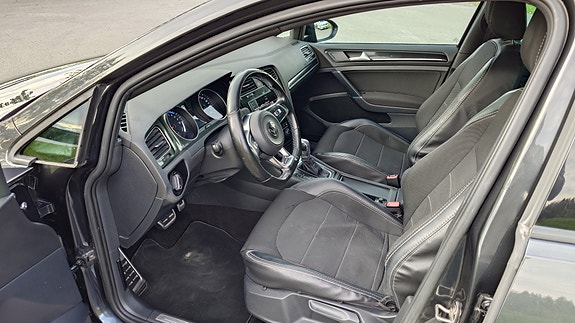 Volkswagen Golf VII 15 of 19