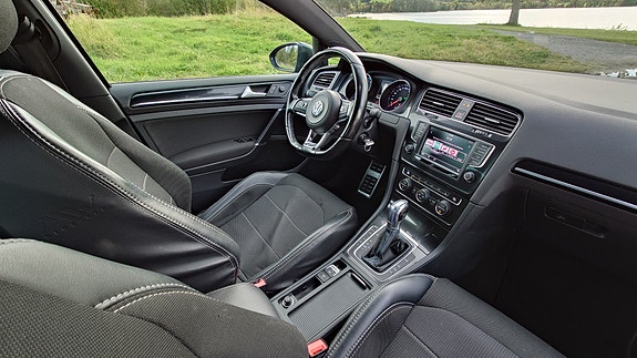 Volkswagen Golf VII 12 of 19
