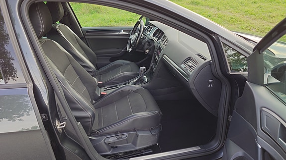 Volkswagen Golf VII 13 of 19