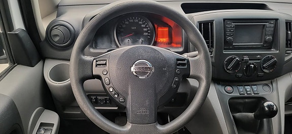 Nissan NV200 10 of 11