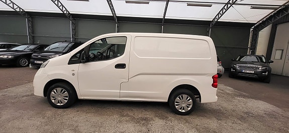Nissan NV200 7 of 11
