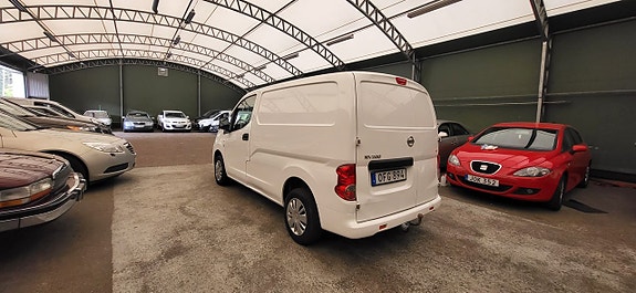 Nissan NV200 4 of 11
