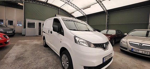 Nissan NV200 2 of 11
