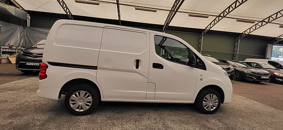 Nissan NV200 8 of 11