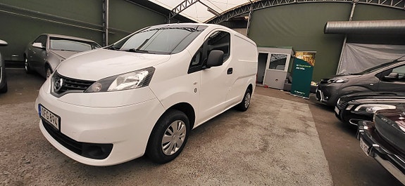 Nissan NV200 3 of 11